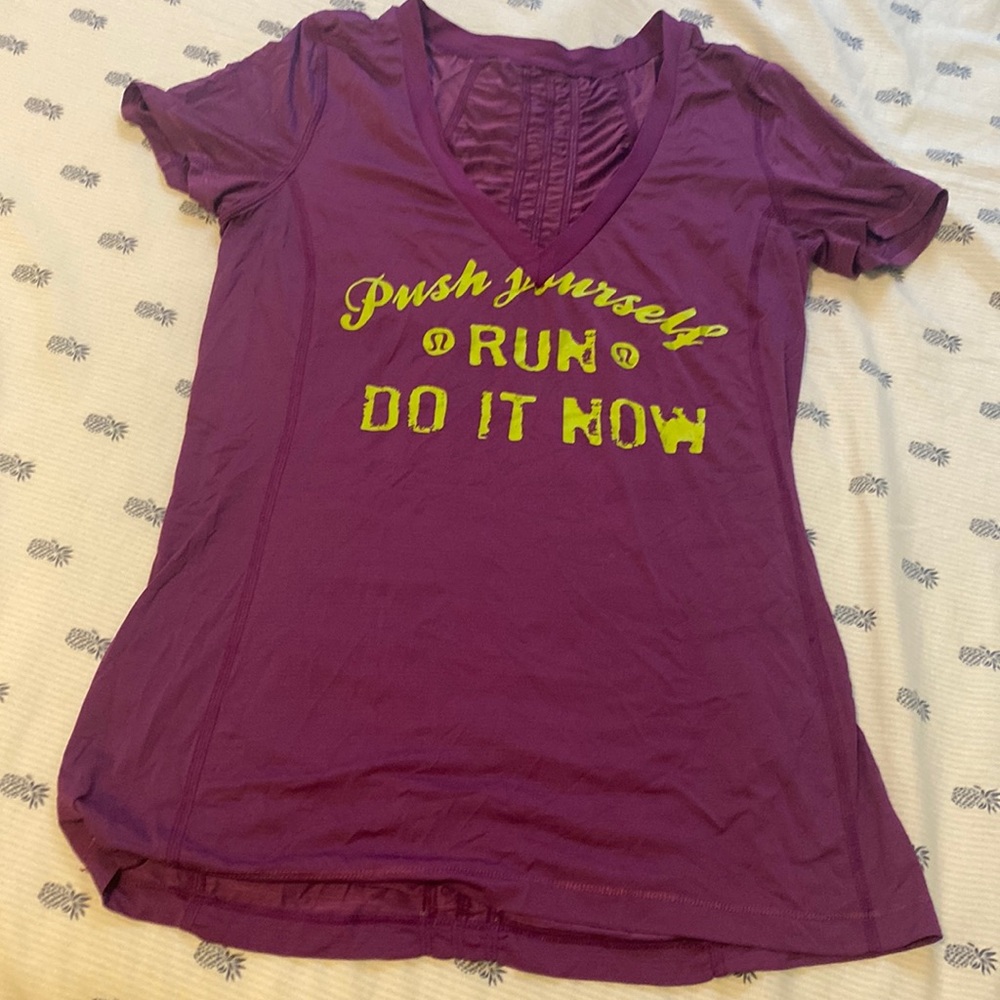 Lululemon 💜 women’s fitted workout top